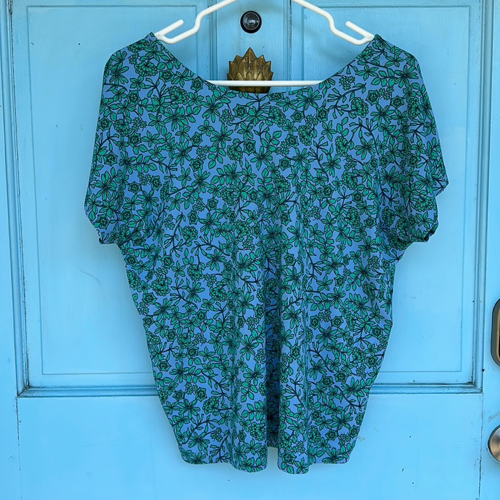 Banana Republic Blue Floral Top size small